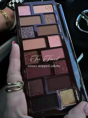 it’s giving ✨golden hour✨ 🤌🏻🤌🏻🤌🏻 #toofacedcosmetics #tiktokshopcreatorpicks #eyeshadow #eyeshadowpalette #toofacedbornthisway 