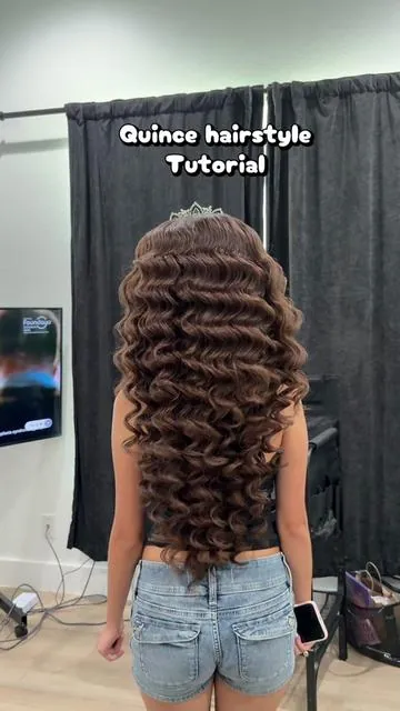 This colors match is sooo pretty!! We used TWO packs of the chocolate brown in 24inches 🫶🏻🫶🏻🫶🏻 #hairstyleinspo #hairstylestutorials #houstonhaorstylist #quincehairextentions #hairextensions @wennalife_4fun @WENNALIFE 