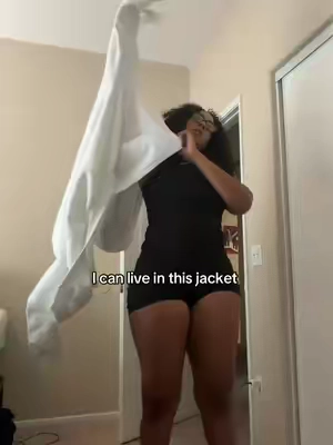 Size small in this hoodie! Even if you size down it will still be oversized 