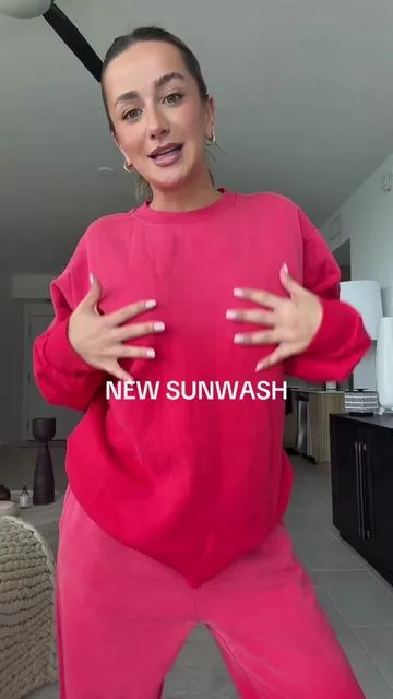the crewnecks 👏🏻👏🏻👏🏻