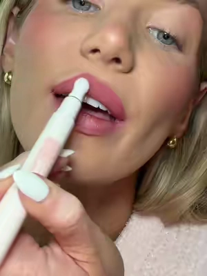 Never seen a lip product like this👀 It feels SO good on the lips! @Judydoll US #JudyDollPartner #cbeauty #lipcombo #viralmakeup #DealsForYouDays 
