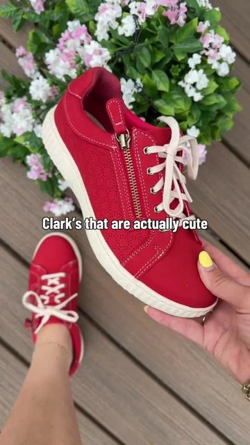 I’m not joking these are going to go fast! Insanely comfortable sneakers for everyday! ❤️ @QVC, Inc #clarks #sneakers #dealsforyoudays #qvcsuperbrandday 