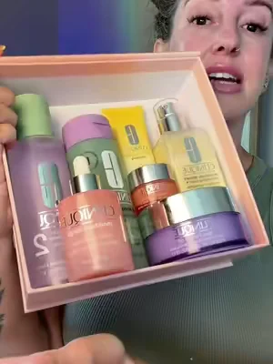 If you’ve been wanting to try Clinique without committing to full sizes, this 7-piece set is the perfect place to start. 💚 It includes everything you need for hydrated, healthy-looking skin plus makeup favorites that have earned cult status. Whether you’re new to the brand or stocking up on essentials, this set is an incredible value. @Clinique  #clinique #dealsforyoudays #cliniquedfydchallenge #skincareroutine #skincaresale 