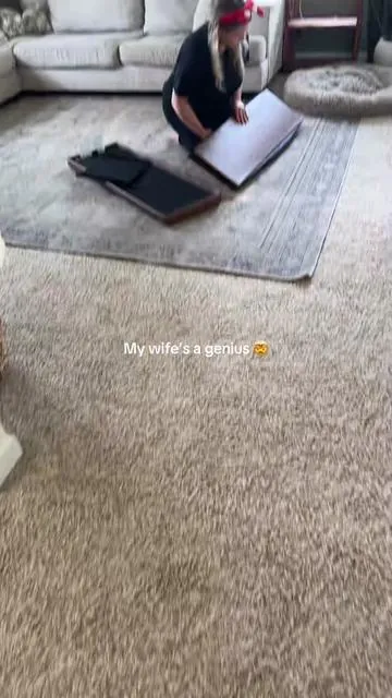 You know those random things that don’t have a home but somehow end up all over the house? 😂 That’s exactly why I love this collapsible storage bin. It’s perfect for blankets, toys, shoes, seasonal decor, pet supplies, or just clearing off the floor in five minutes before company comes over. When you’re not using it, it folds flat, so it doesn’t take up extra space. #homeorganization #storagebin #organizationideas #cozyhome #homefinds 