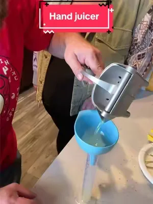 Replying to @Karenofficial this is as scientific as it gets in this household.  #juicer #lemonjuicer #lemonjuice #kitchengadget #kitchenhacks 