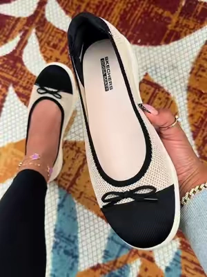 Ballet flats by Skechers 🖤🤍 #skechers #balletflats #skechersshoes #balletflatshoes #dealsforyoudays 