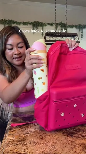 Back to school x Crocs ✨📚🚌✂️ don’t miss the sale!! #crocsbackpack #crocs #backtoschool #tiktokshopbacktoschool 