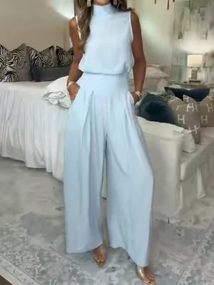 The two piece matching pants set you need for summer!! This set is stunning and looks so expensive and chic! Pants are wide leg and flowy! I am 5’8 wearing a size small, great for the taller girls!! #matchingset #summeroutfits #summerpants #twopieceset #linen 
