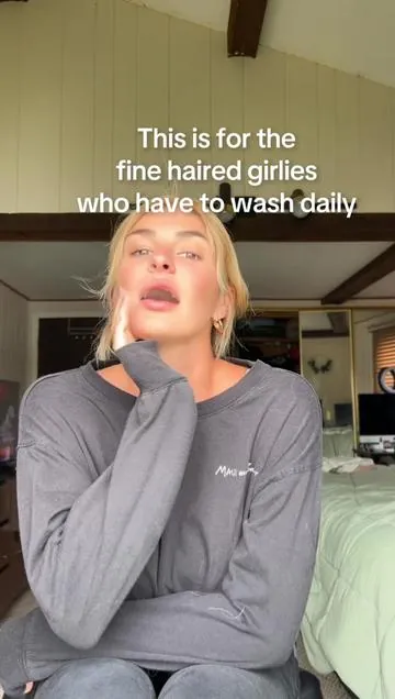 My greasy hair needed this #dryshampoo #finehair #trending #hairproductreview #hairtok 