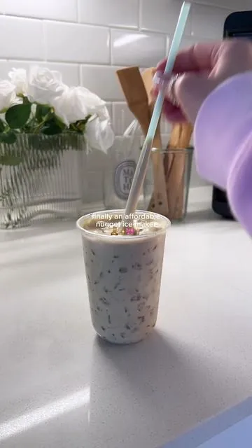 no cause that crunch is everything 🥹✨🧊🧋 #nuggeticemaker #nuggetice #nuggeticemachine #icedcoffee #coffeetok 