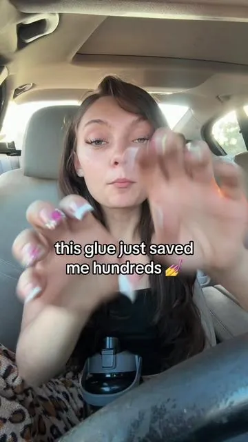this glue has literally saved my pockets and given me my time back 😭 I’m never going to the salon again, press ons for the win!! 💅  #superstrongnailglue #strongnailglue #curvlife #pressonnails #nailglue 