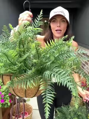 No watering, no mess, and they stay green all season. 🌿 #artificialplants #fern #frontporchdecor #hangingplants #fakeplants 