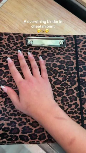 For the girls who love cheetah print , this binder is beautiful. Has two huge pockets , a clipboard on the front , a pencil organizer, 5 clear divider folders and an extra pad in the back ! #binder #stationary #backtoschool #backtoschoolshopping #dealsforyoudays 