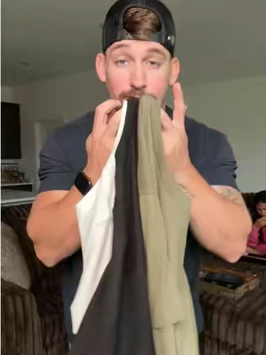 Fitted tees that don’t expose you>> I’m 6ft 225 wearin XL in these #shirts #fittedshirt #mensfashion 