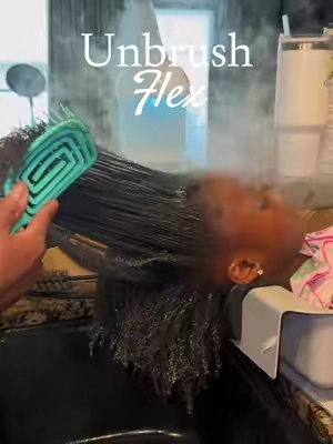 Finally a brush that slides through the hair like 🧈  @FHI HEAT  #unbrush #unbrushflex #detanglehair #detanglerbrush #washday 