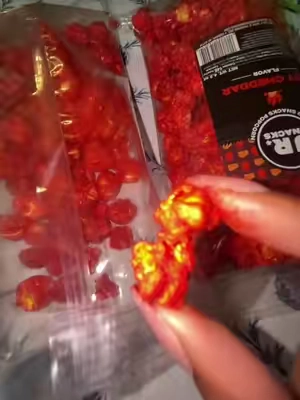 Idk Too busy eating #popcorn #flaminhot #tiktokshop #asmrfood @JR. Snacks Co @jr. San