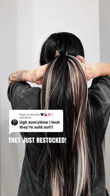 Replying to @Brooke 🖤🍒🌸  THEY’RE BACK BABY  ☆⋆｡𖦹°‧★ #calicohair #2000sthrowback #y2khairstyle #chunkyhighlights #dealsforyoudays 