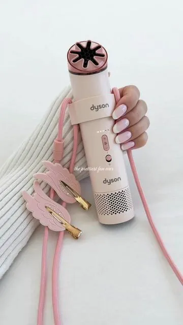 #dyson #portablefan #summeressentials #handheldfan #dysonairwrap 