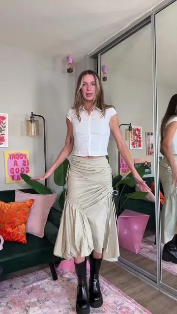 Actually in love with this skirt #DealsForYouDays #fashionreview #statementpiece #SummerWins #dfyd @Urban Revivo 