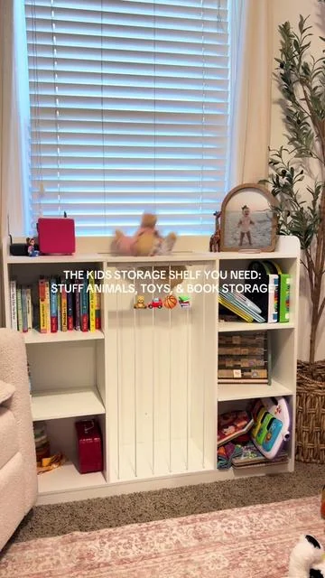 This storage organizer helped me keep the toys, books, and stuffed animals all in one place! Perfect for my daughters room and perfect for a play room! #toystorage #toddlermom #storageshelf #kidsroomdecor #organizedhome @ONBRILL 