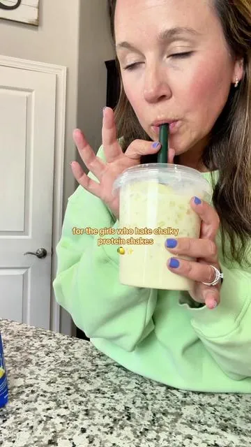 FlavCity literally launched this flavor today and I ran to try it. 🍋✨ The new Whipped Lemonade Protein Smoothie is light, refreshing, and reminds me of a lemon dessert more than a protein shake. 💪 35g protein ✨ 10g collagen 🍋 not chalky ☀️ perfect summer flavor Honestly, it tastes like a little summer treat instead of a chore. 😂💛 #flavcity #proteinshake #highprotein #proteinpowder #newflavor 