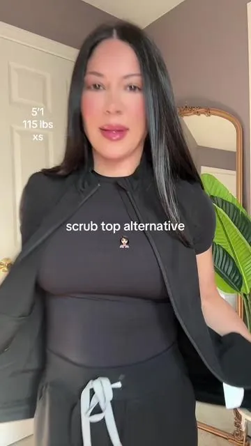If you’re bored w/ wearing scrub tops you grab this vest!! 👩🏻‍⚕️ 10/10 quality 😍 @CozyScrubs #nurse #scrubs #scrublife #nurselife #nursestudent 