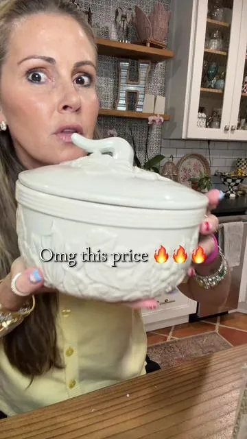 This price is insane!!!!@QVC, Inc #qvc #candle #candlesoftiktok #fallscent #falldecor 