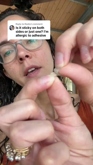 Replying to @Reebs glasses grip nose pads for sweaty summer workouts or oily skin  #geckogrip #glassesproblems #nosepads #Summervibes #glassesgrips 