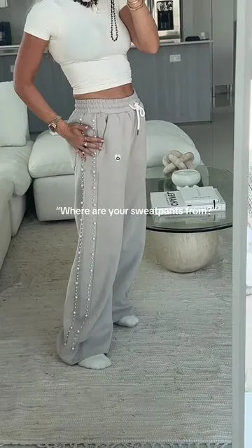 The best sweatpants to exist. They are so cool. #sweatpants #sweatpantsoutfit #loungewear #dealsforyoudays 