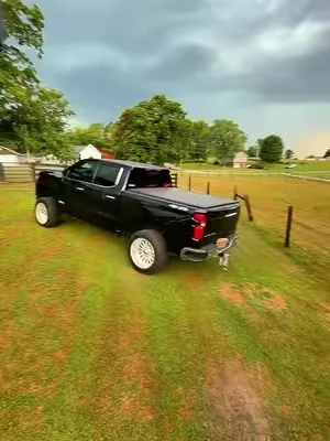 #tormenta #cover #pickup #travel #construction cuida tus cosas y asegúrate de qué todo esté seguro detrás de tu pica con esta lona 