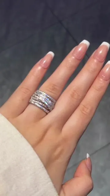 Someone stopped me to ask about my ring #engagementring #giftguide #ring #travelring #jewelry 