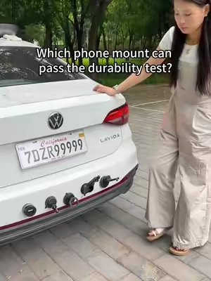 Which phone holder can withstand such a brutal test?#driver #tips #shopping #car #carknowledge 