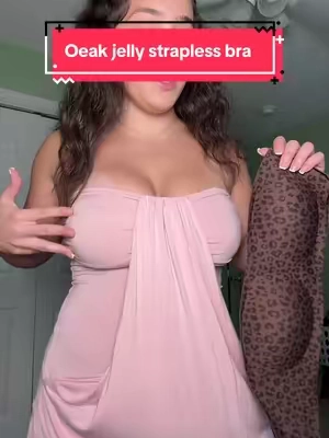 The difference is crazy #oeak #straplessbra #jellybra 
