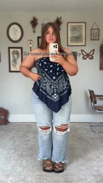 The cutest tube top everrr. And so tummy flattering! #plussizefashion #curvyfashion #summeroutfits #plussizetop #plussizeoutfitideas 