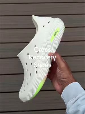 These are honestly incredible #crocs #crocsmellow #crocsnewarrivals #recovery #comfort 
