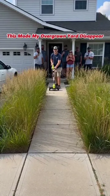 Stop manually pulling weeds—your back can't take it anymore! Guess how many minutes it'll take to clear all the weeds in the yard with this wireless gadget.#lawncare #powertool #gardentok 