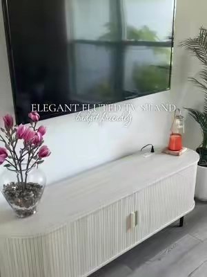 this fluted modern TV stand is such a perfect and affordable addition for my home. Perfect for budget friendly makeovers!! ##tvstand##flutedtvstand##budgetfriendly##homemakeover##homefinds