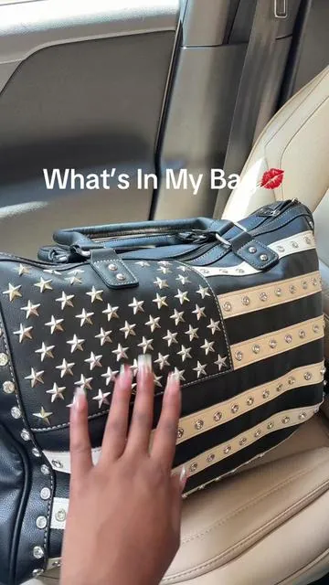 I will never get tired of watching or doing what’s in my bag videos😩🥰⭐️💋 #wimb #whatsinmybag #tour #purse #bag 