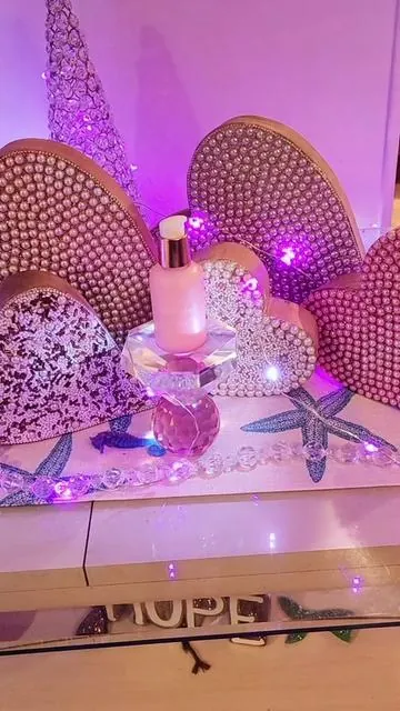 Triple collagen serum from @medicube global gives face an extra boost of hydration. This serum contains hydrolyzed collagen designed to help retain the skin's natural moisture resulting in a smoother, softer, more radiant look. It additionally plumos skin and helps reduce the appearance of fine lines. Click below to get yours today 💕✨️ #koreanskincare #skincare #skincareroutine #glassskin #skin 