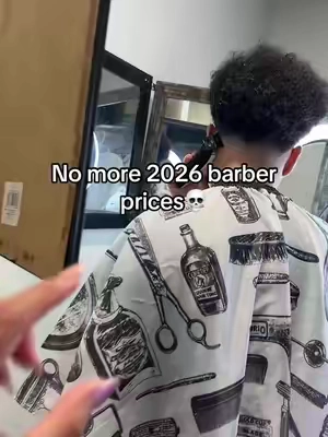 Be honest… would your barber approve this mirror? 💈
