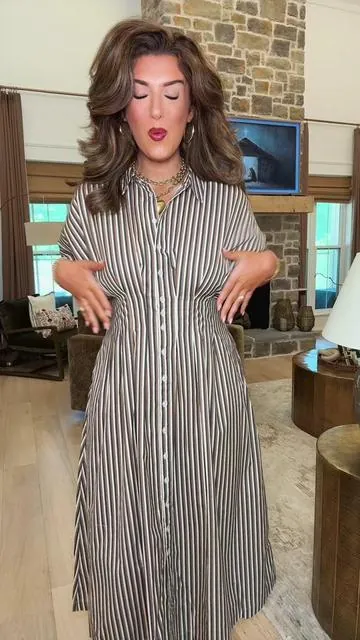 This dress is the perfect year round dress! 🙌🏻 The fabric is great, fit is so flattering, and the color combos are great for fall. 🍂 #mididress #cottondress 