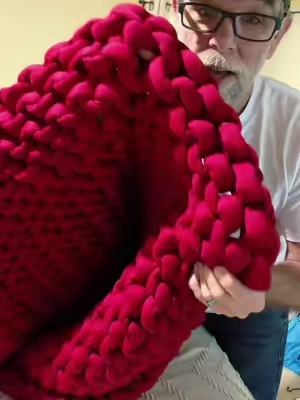 Comfrt | CuddleCloud Weighted Blanket | 20lb Hand-Knitted Weighted Blanket For Anxiety.    ##blanket##weightedblanket##anxietyrelief##comfort##tiktokshopcreatorpicks@Comfrt 
