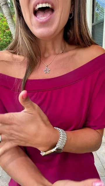 @Halara_official obsessing over this built in bra off shoulder top! So perfect for the transition to fall! #builtinbra #halara #momstyle #FallOutfits #topsforleggings 