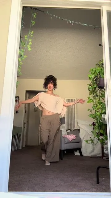 I actually LOVE this top and bottom combo SO much. These PANTS THOUGH. AND THIS TOP THOUGH. Miss summer thang. 