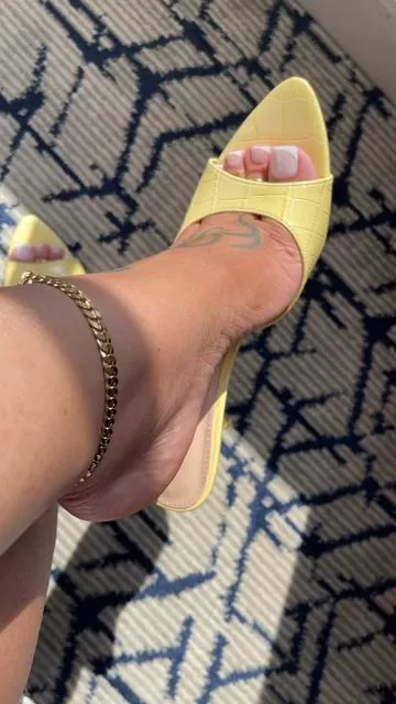 Slip On Heels. #Heels #SlipOn #Sandals 