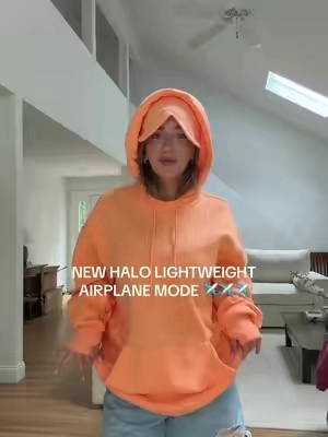 Now with thumbholes 👏🏻👏🏻👏🏻