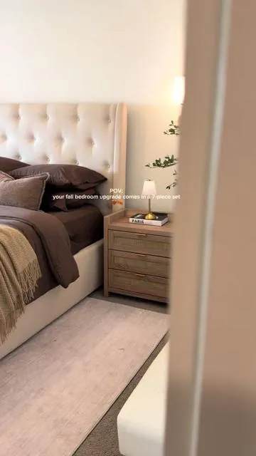 🍂 The easiest way to give your bedroom a cozy fall refresh. This 7-piece bedding set comes with everything you need for a complete new look 🤎 #comforterset #beddingdecor #beddingset #fallbeddingdecor 