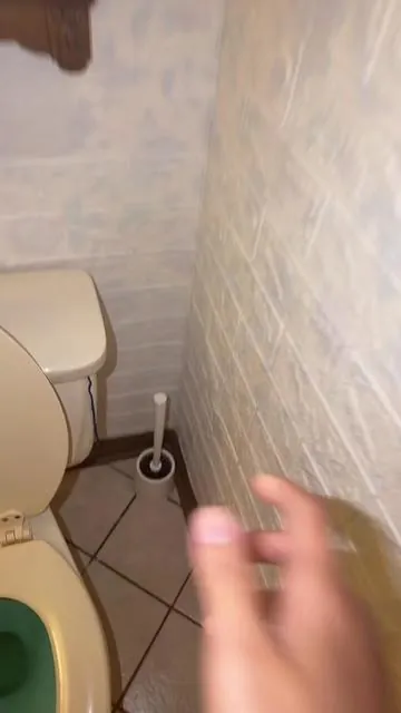 Chà toilet rất sạch