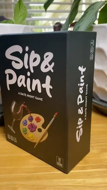 Sip & Paint is the perfect date night game! #sipandpaint #datenightideas #datenightathome #doordrink #datenight 