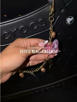 🦋 #crocs #totebag #bagcharms #charms 